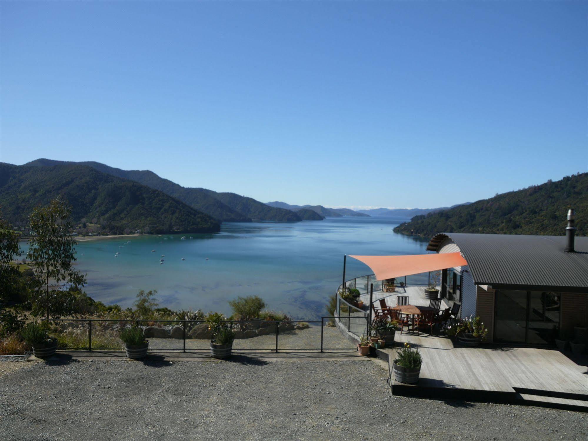 Okiwa Bay Lodge Пиктон Экстерьер фото